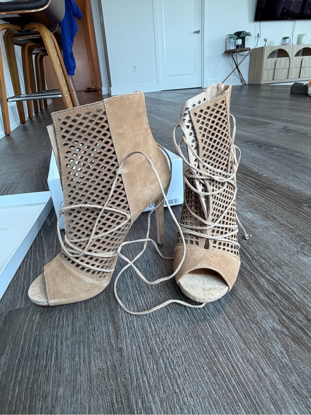 Steve Madden White Shoe Box with Logo
